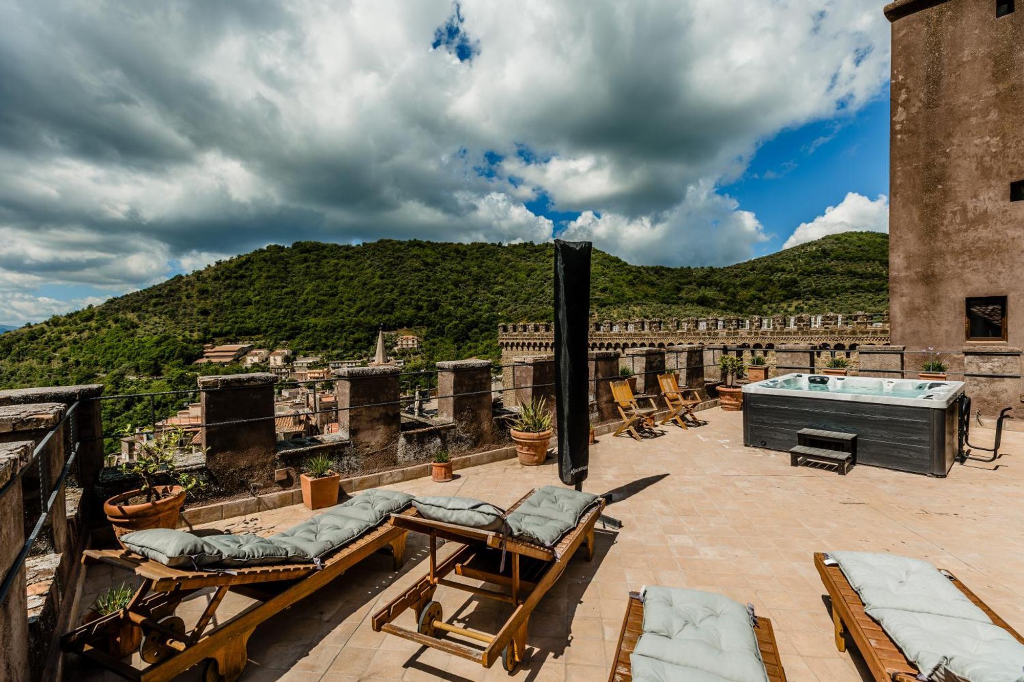 Отель Castello Brancaccio San Gregorio da Sassola Экстерьер фото
